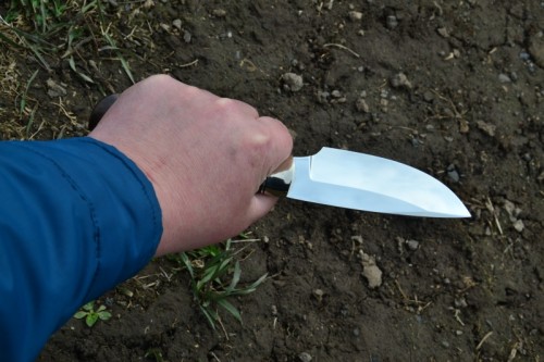 Нож Варан - сталь D2, мельхиоровое литьё, фибра, корень ореха.